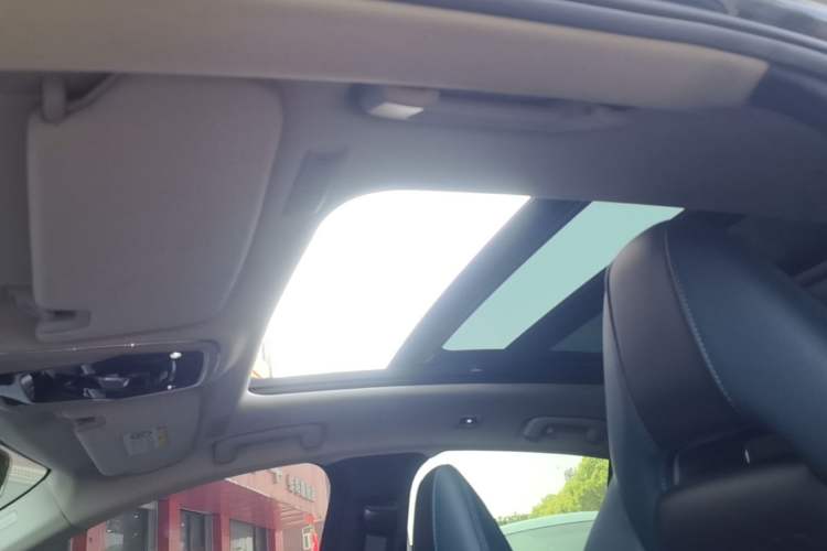 Used Lynk & Co 05 2020 2.0TD Two-Wheel Drive Shine Halo Headliner