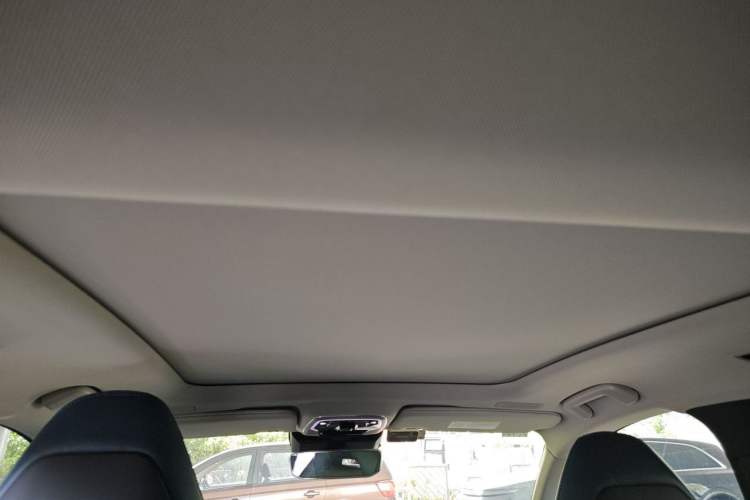 Used Lynk & Co 05 2020 2.0TD Two-Wheel Drive Shine Halo Headliner