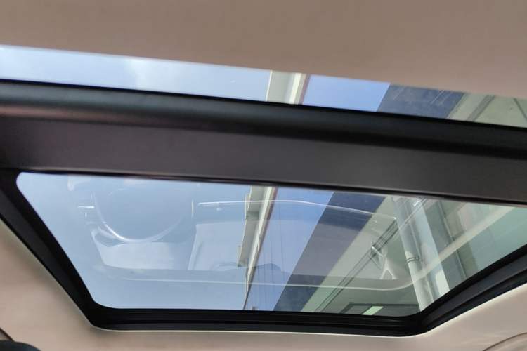 Used Lynk & Co 05 2020 2.0TD Two-Wheel Drive Shine Halo Headliner