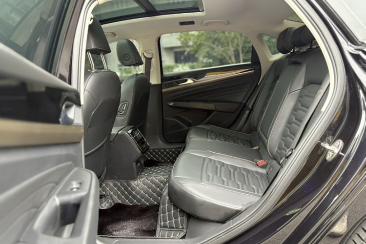 Used Lynk & Co 05 2020 2.0TD Four-Wheel Drive HypeHalo Interior 1