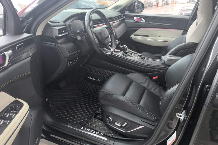Used Lynk & Co 05 2020 2.0TD Two-Wheel Drive Shine Halo Interior 1