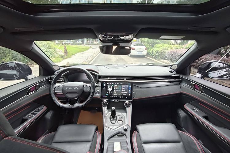 Used Lynk & Co 05 2020 2.0TD Four-Wheel Drive HypeHalo Interior 10