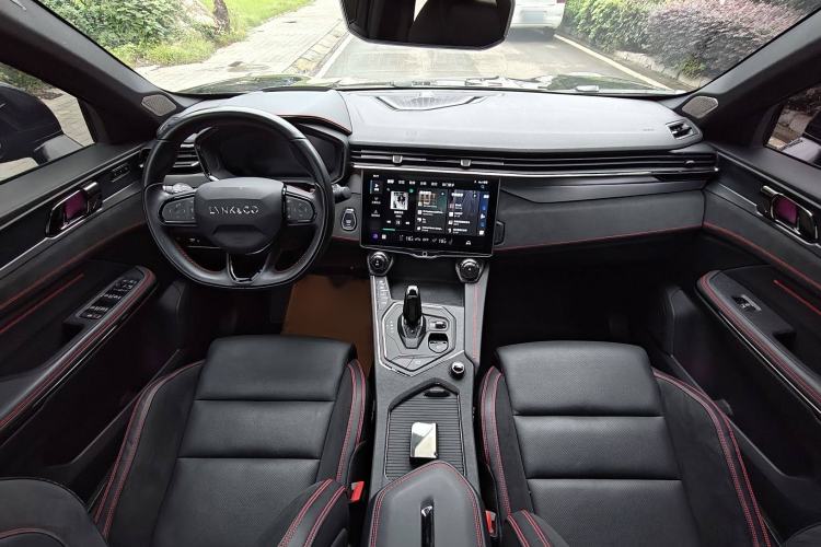 Used Lynk & Co 05 2020 2.0TD Four-Wheel Drive HypeHalo Interior 11