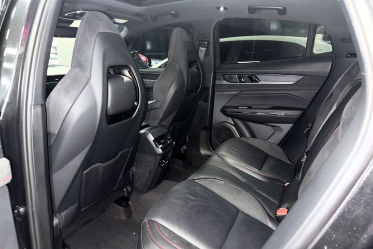 Used Lynk & Co 05 2020 2.0TD Four-Wheel Drive HypeHalo Interior 13