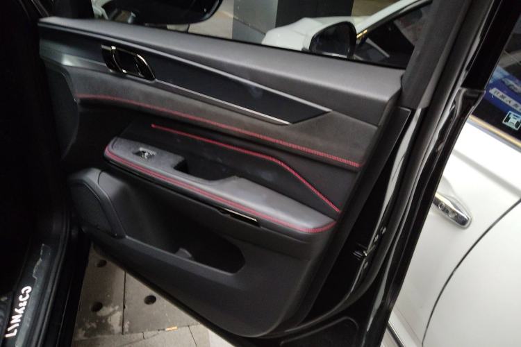 Used Lynk & Co 05 2020 2.0TD Four-Wheel Drive HypeHalo Interior 2