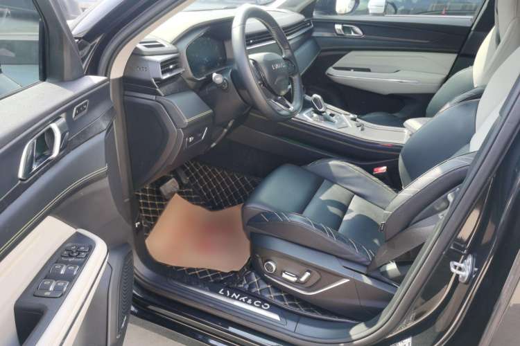 Used Lynk & Co 05 2020 2.0TD Two-Wheel Drive Shine Halo Interior 2