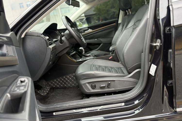 Used Lynk & Co 05 2020 2.0TD Four-Wheel Drive HypeHalo Interior 2
