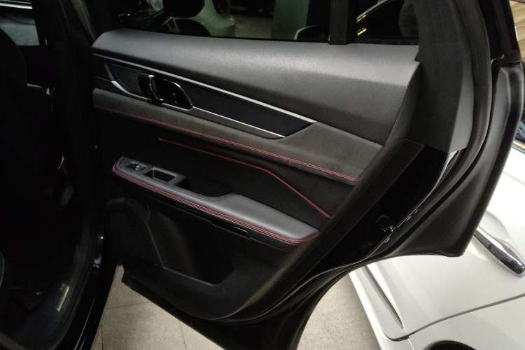 Used Lynk & Co 05 2020 2.0TD Four-Wheel Drive HypeHalo Interior 3
