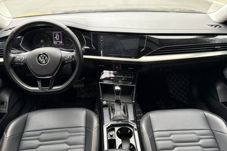 Used Lynk & Co 05 2020 2.0TD Four-Wheel Drive HypeHalo Interior 3