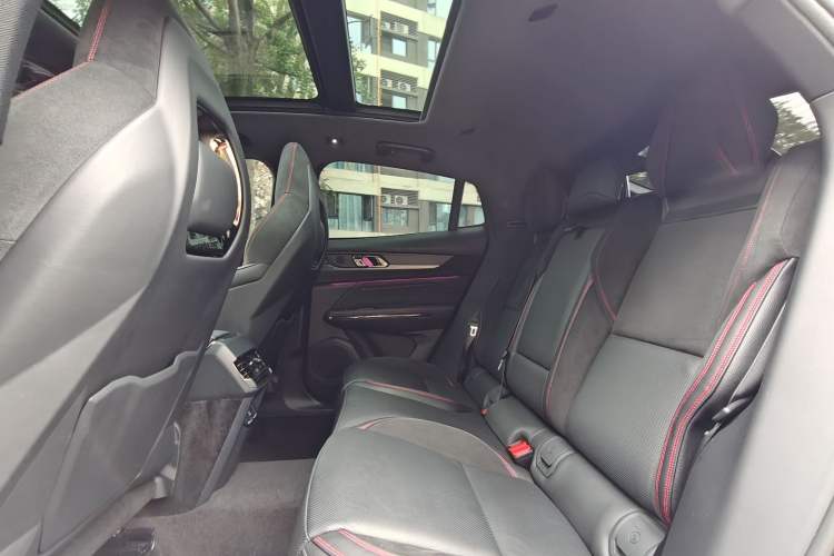 Used Lynk & Co 05 2020 2.0TD Four-Wheel Drive HypeHalo Interior 5