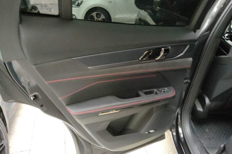 Used Lynk & Co 05 2020 2.0TD Four-Wheel Drive HypeHalo Interior 5