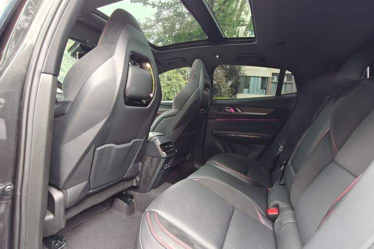 Used Lynk & Co 05 2020 2.0TD Four-Wheel Drive HypeHalo Interior 6