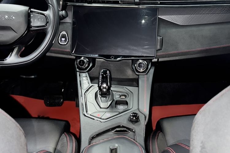 Used Lynk & Co 05 2020 2.0TD Four-Wheel Drive HypeHalo Interior 8