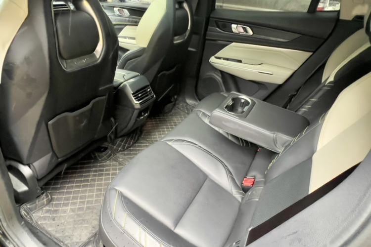 Used Lynk & Co 05 2020 2.0TD Two-Wheel Drive Shine Halo Interior 8