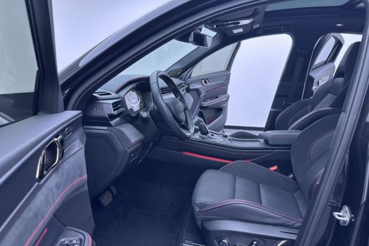 Used Lynk & Co 05 2020 2.0TD Four-Wheel Drive HypeHalo Interior 9