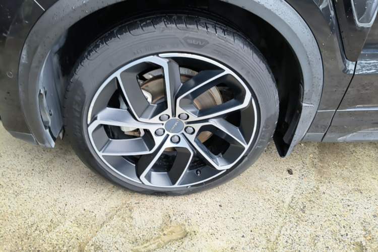 Used Lynk & Co 05 2020 2.0TD Two-Wheel Drive Shine Halo Left Front Wheel Hub