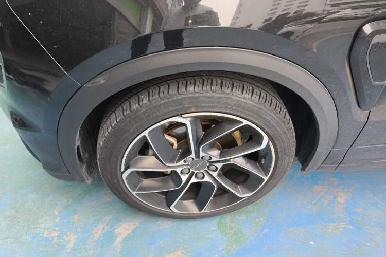 Used Lynk & Co 05 2020 2.0TD Two-Wheel Drive Shine Halo Left Front Wheel Hub