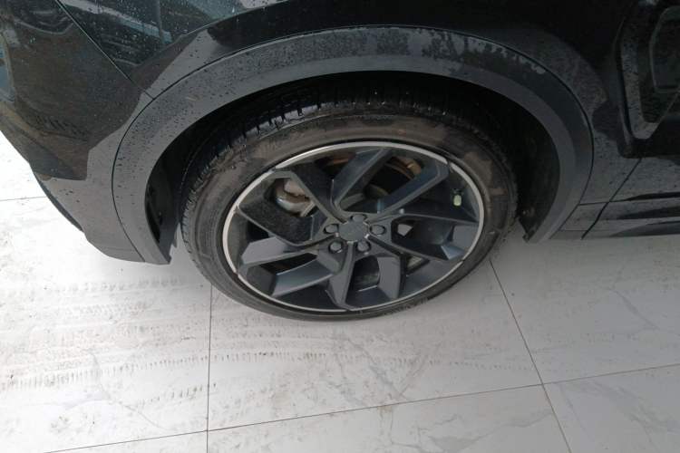 Used Lynk & Co 05 2020 2.0TD Two-Wheel Drive Shine Halo Left Front Wheel Hub
