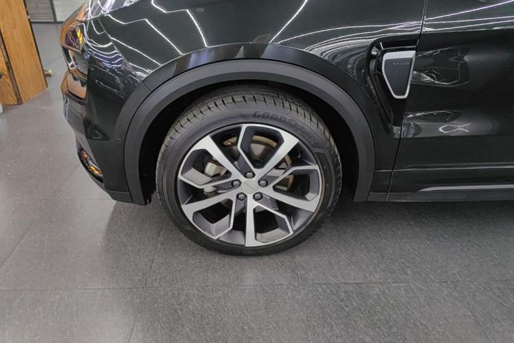 Used Lynk & Co 05 2020 2.0TD Four-Wheel Drive HypeHalo Left Front Wheel Hub