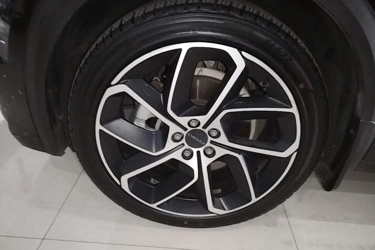 Used Lynk & Co 05 2020 2.0TD Two-Wheel Drive Shine Halo Left Front Wheel Hub