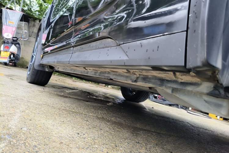 Used Lynk & Co 05 2020 2.0TD Two-Wheel Drive Shine Halo Left Side Sill