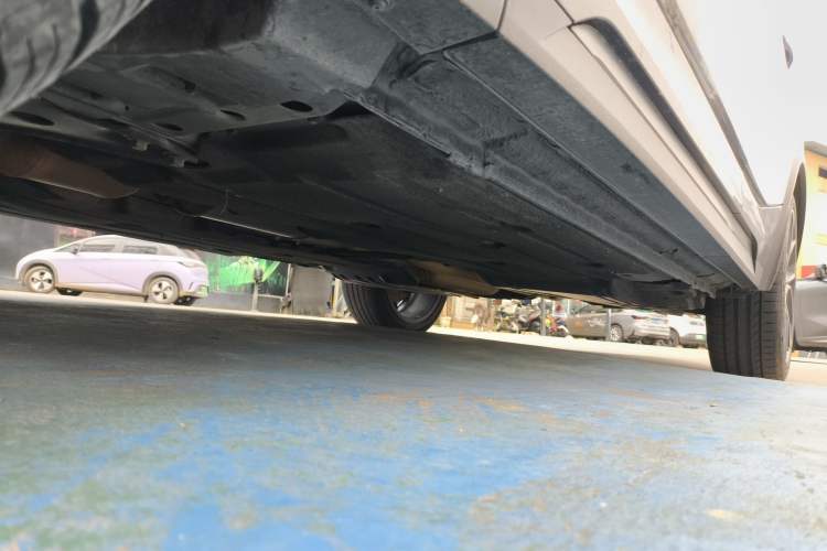 Used Lynk & Co 05 2020 2.0TD Two-Wheel Drive Shine Halo Left Side Sill