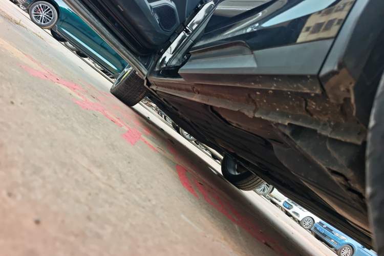 Used Lynk & Co 05 2020 2.0TD Two-Wheel Drive Shine Halo Left Side Sill
