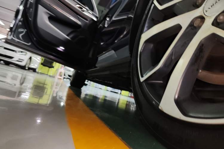 Used Lynk & Co 05 2020 2.0TD Four-Wheel Drive HypeHalo Left Side Sill