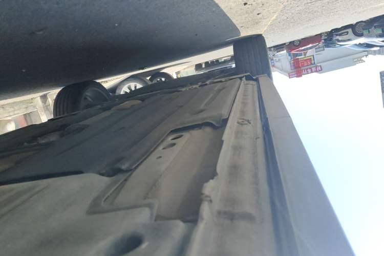 Used Lynk & Co 05 2020 2.0TD Two-Wheel Drive Shine Halo Left Side Sill