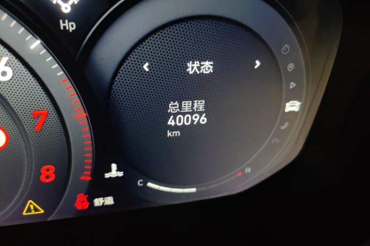 Used Lynk & Co 05 2020 2.0TD Two-Wheel Drive Shine Halo Odometer Close Up