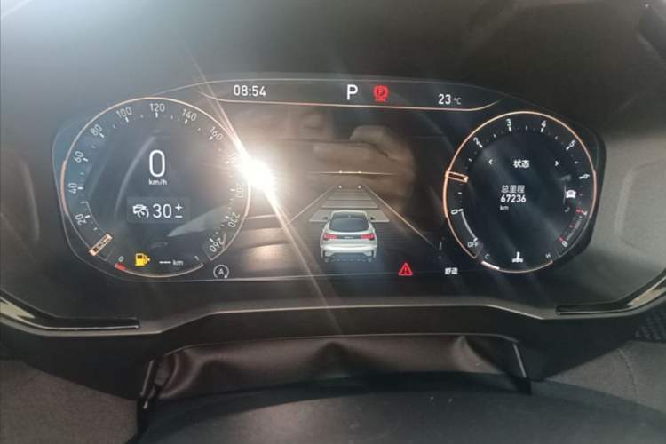 Used Lynk & Co 05 2020 2.0TD Four-Wheel Drive HypeHalo Odometer Close Up