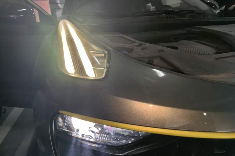 Used Lynk & Co 05 2020 2.0TD Two-Wheel Drive Shine Halo Right Front Headlight