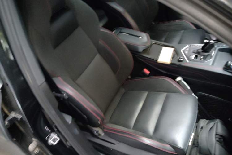 Used Lynk & Co 05 2020 2.0TD Four-Wheel Drive HypeHalo Right Front Seat