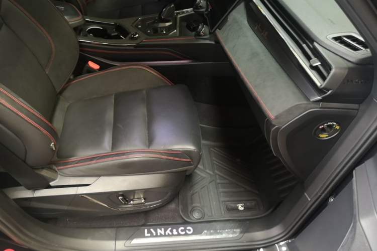 Used Lynk & Co 05 2020 2.0TD Four-Wheel Drive HypeHalo Right Front Seat