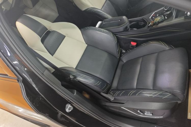 Used Lynk & Co 05 2020 2.0TD Two-Wheel Drive Shine Halo Right Front Seat