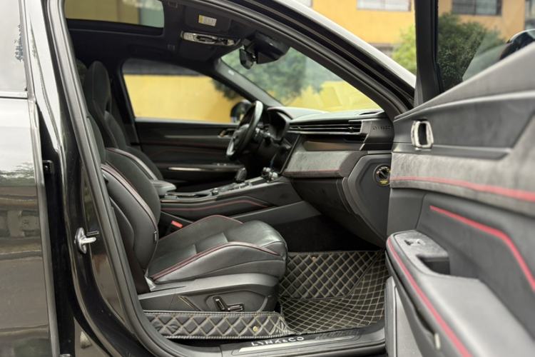 Used Lynk & Co 05 2020 2.0TD Four-Wheel Drive HypeHalo Right Front Seat
