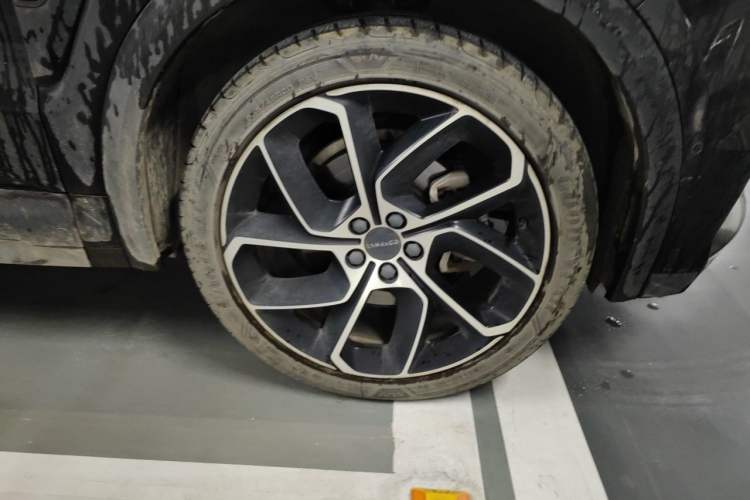 Used Lynk & Co 05 2020 2.0TD Two-Wheel Drive Shine Halo Right Front Wheel Hub
