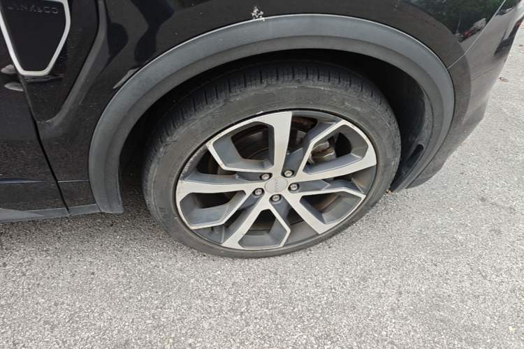 Used Lynk & Co 05 2020 2.0TD Four-Wheel Drive HypeHalo Right Front Wheel Hub