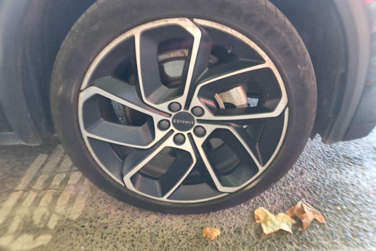 Used Lynk & Co 05 2020 2.0TD Two-Wheel Drive Shine Halo Right Front Wheel Hub