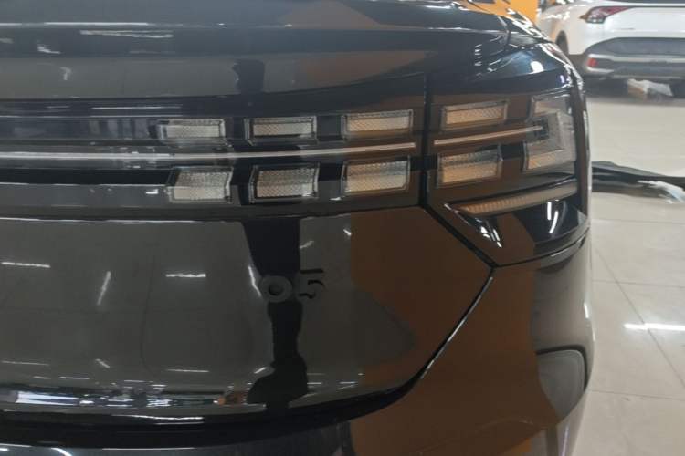 Used Lynk & Co 05 2020 2.0TD Two-Wheel Drive Shine Halo Right Rear Taillight