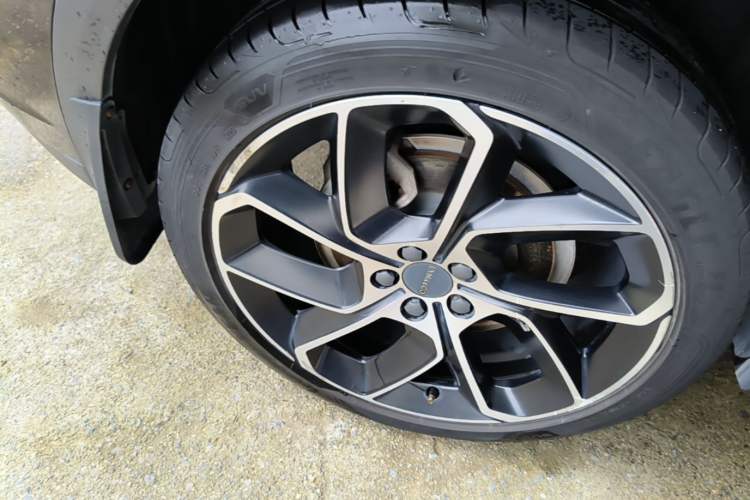 Used Lynk & Co 05 2020 2.0TD Two-Wheel Drive Shine Halo Right Rear Wheel Hub