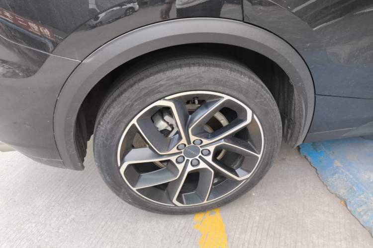 Used Lynk & Co 05 2020 2.0TD Two-Wheel Drive Shine Halo Right Rear Wheel Hub