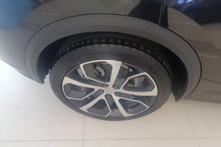 Used Lynk & Co 05 2020 2.0TD Four-Wheel Drive HypeHalo Right Rear Wheel Hub