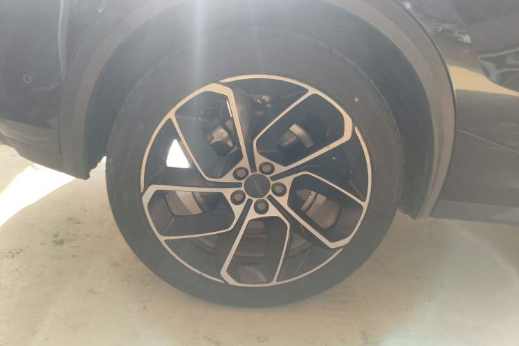 Used Lynk & Co 05 2020 2.0TD Two-Wheel Drive Shine Halo Right Rear Wheel Hub