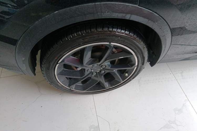 Used Lynk & Co 05 2020 2.0TD Two-Wheel Drive Shine Halo Right Rear Wheel Hub