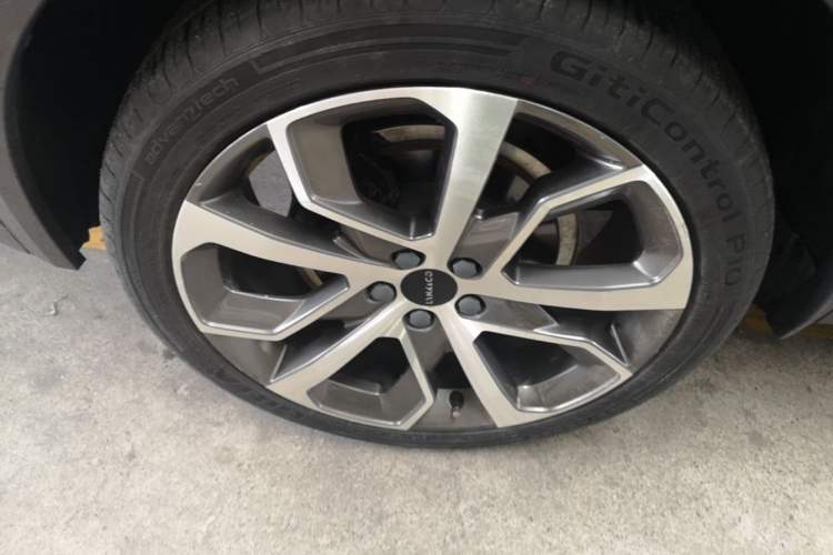 Used Lynk & Co 05 2020 2.0TD Four-Wheel Drive HypeHalo Right Rear Wheel Hub