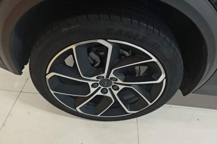 Used Lynk & Co 05 2020 2.0TD Two-Wheel Drive Shine Halo Right Rear Wheel Hub