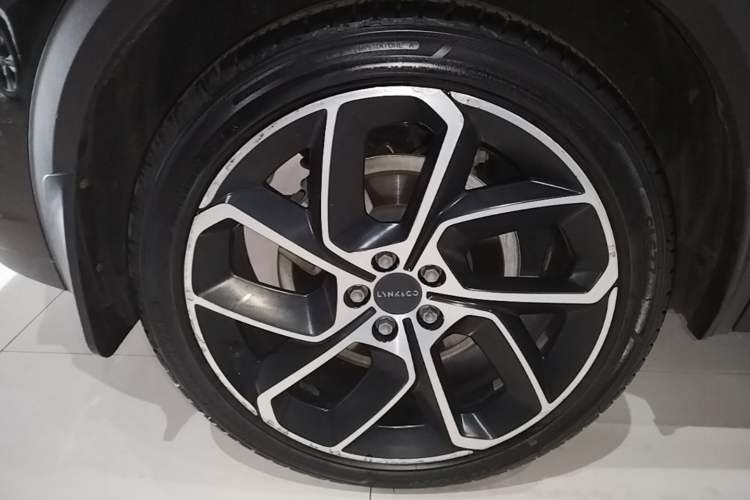 Used Lynk & Co 05 2020 2.0TD Two-Wheel Drive Shine Halo Right Rear Wheel Hub