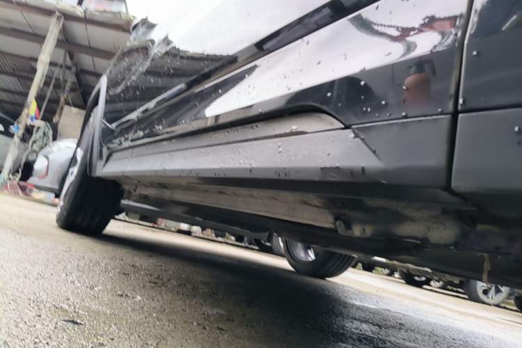 Used Lynk & Co 05 2020 2.0TD Two-Wheel Drive Shine Halo Right Side Sill