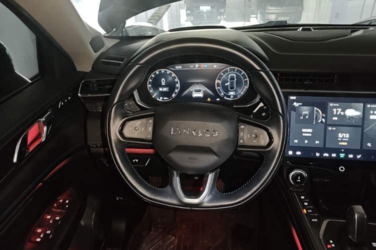 Used Lynk & Co 05 2020 2.0TD Two-Wheel Drive Shine Halo Steering Wheel